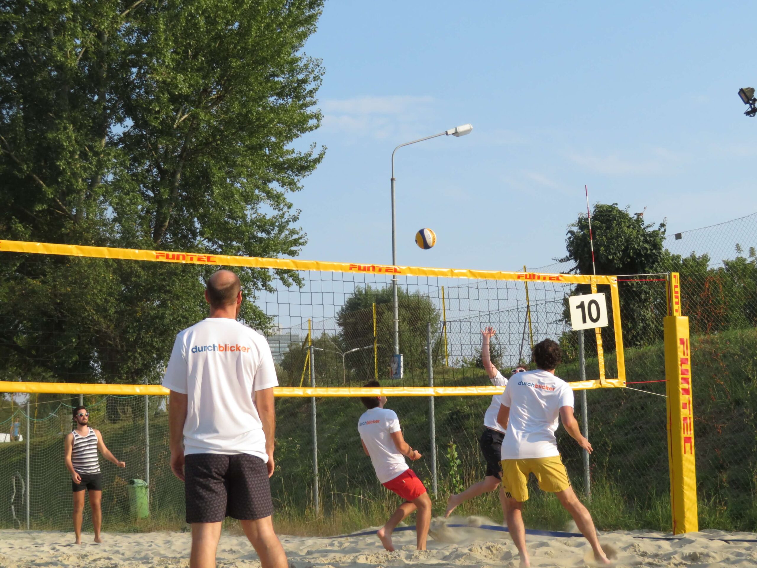 Teamevent Sommerfest durchblicker Teamevent Volleyball durchblicker